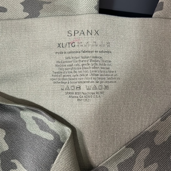 Spanx Look At Me Now Crop Capri Seamless Leggings Green Camo XLarge - Picture 9 of 11